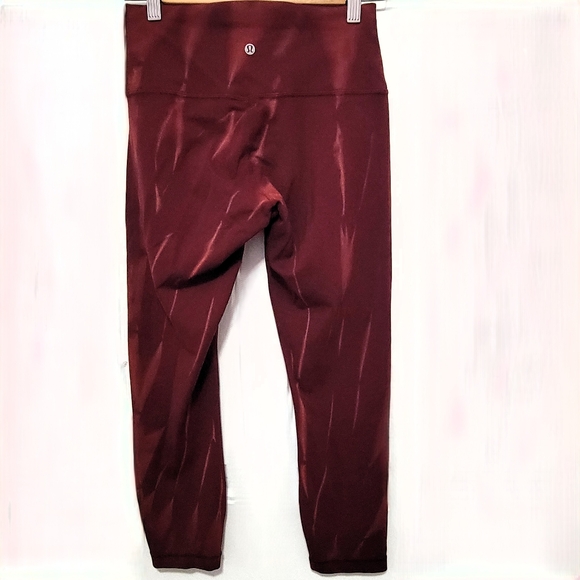 Lululemon‎ Wunder Train High-rise Crop 23” Red Merlot Printed Everlux Size 6 - Picture 4 of 7